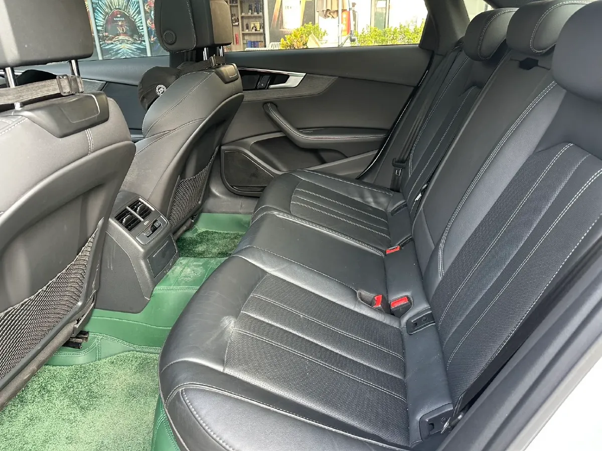 2023 Audi A4L 2.0T 190HP L4 7DCT,autocango,china used car exporter,china ev exporter,chinese used car exporter,chinese used ev exporter