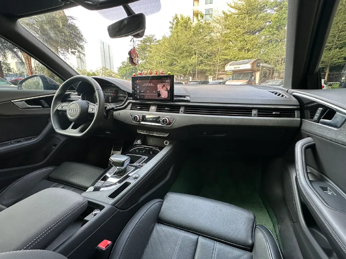 2023 Audi A4L 2.0T 190HP L4 7DCT,autocango,china used car exporter,china ev exporter,chinese used car exporter,chinese used ev exporter