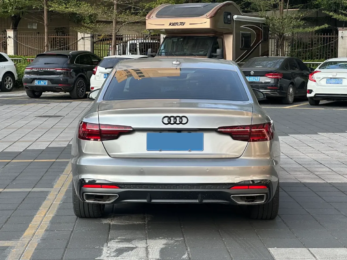 2023 Audi A4L 2.0T 190HP L4 7DCT,autocango,china used car exporter,china ev exporter,chinese used car exporter,chinese used ev exporter