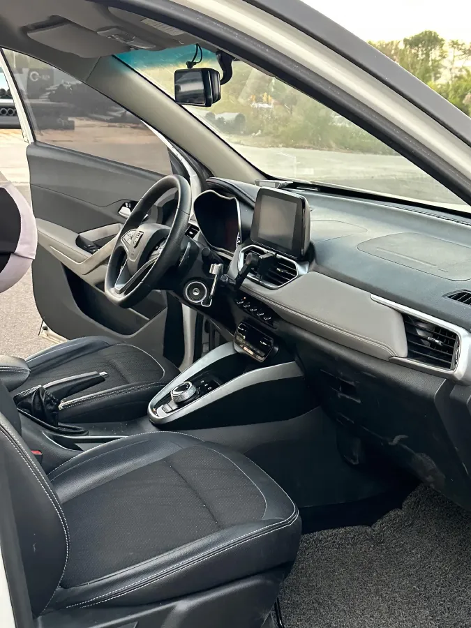 2017 BaoJun 310W 1.5L 105HP L4 6MT,autocango,china used car exporter,china ev exporter,chinese used car exporter,chinese used ev exporter