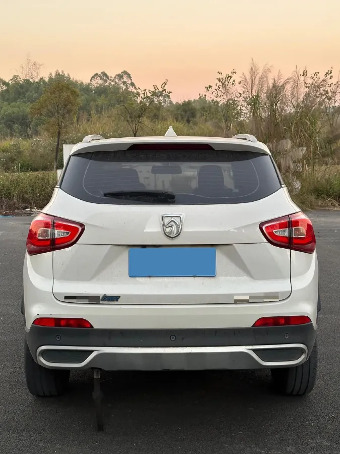 2017 BaoJun 310W 1.5L 105HP L4 6MT,autocango,china used car exporter,china ev exporter,chinese used car exporter,chinese used ev exporter
