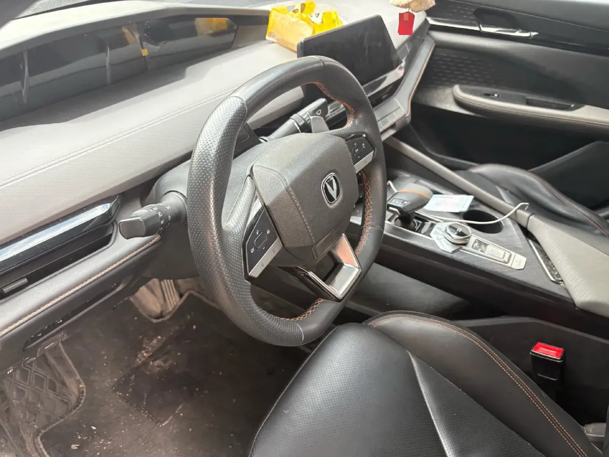 2022 ChangAn UNI-V 1.5T 188HP L4 7DCT,autocango,china used car exporter,china ev exporter,chinese used car exporter,chinese used ev exporter