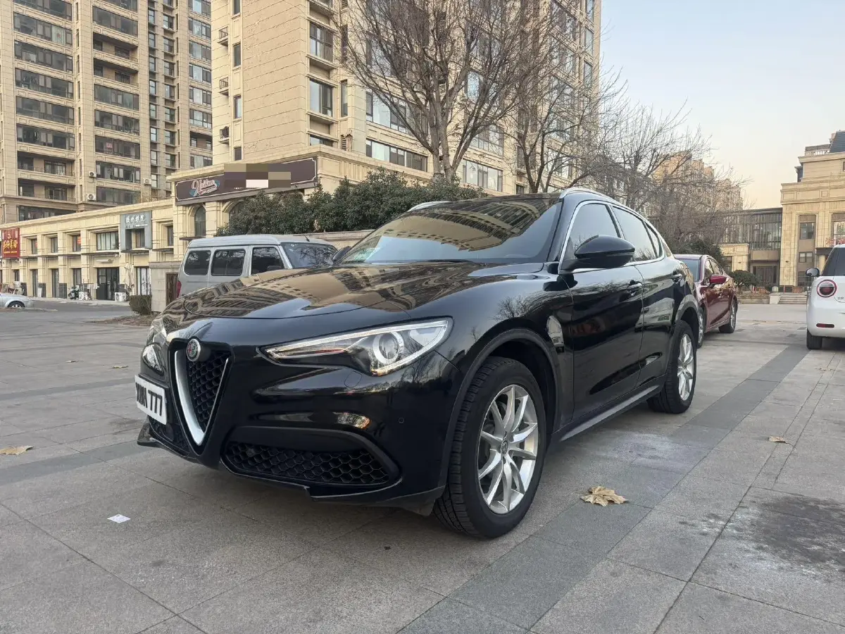 2017 Jaguar XE 2.0T 240HP L4 8AT