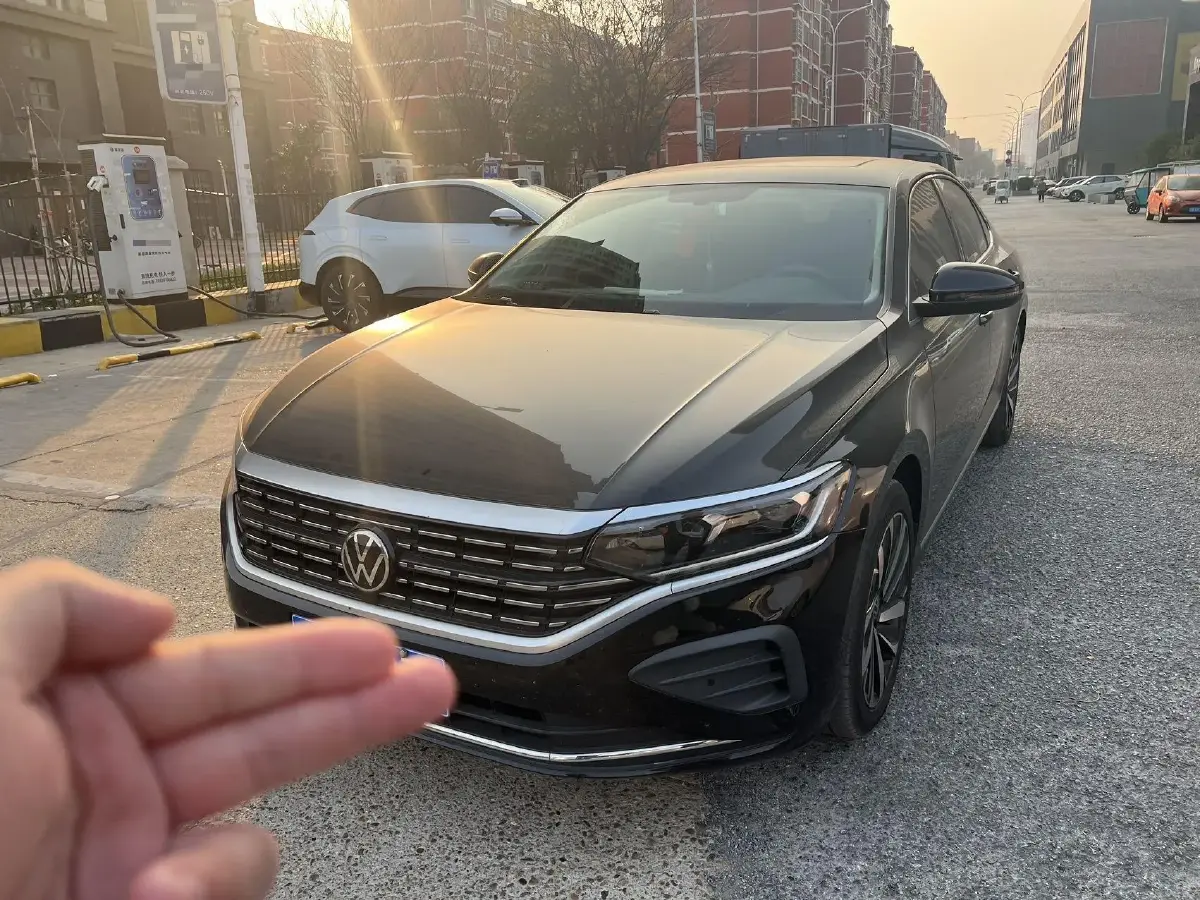 2025 Volkswagen Passat 2.0T 220HP L4 7DCT