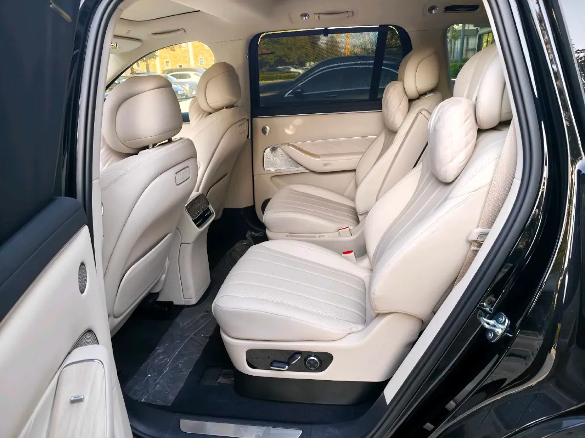 2025 AITO AITO M8 REEV 160HP REEV 37KWH,autocango,china used car exporter,china ev exporter,chinese used car exporter,chinese used ev exporter