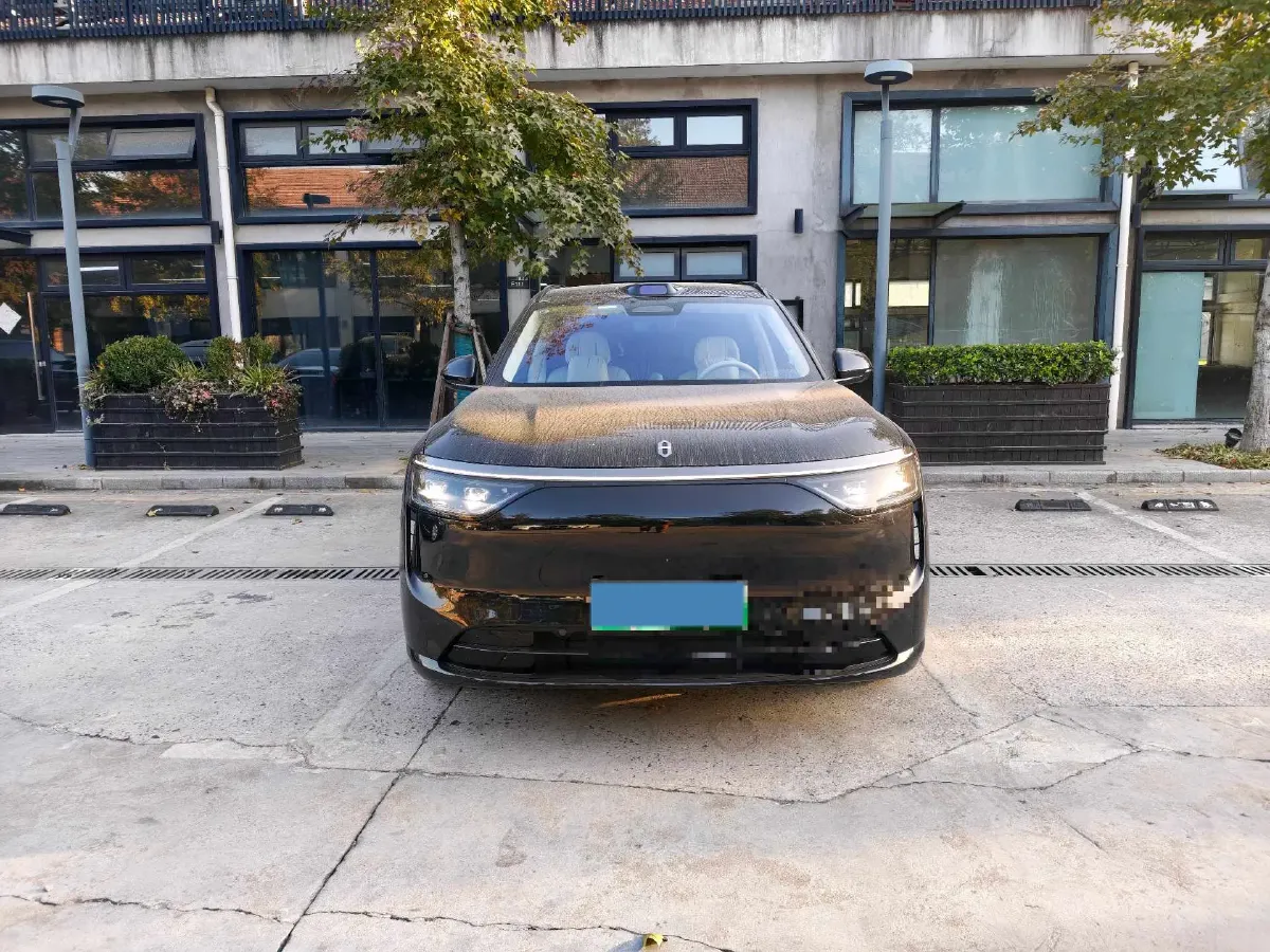 2025 AITO AITO M8 REEV 160HP REEV 37KWH,autocango,china used car exporter,china ev exporter,chinese used car exporter,chinese used ev exporter