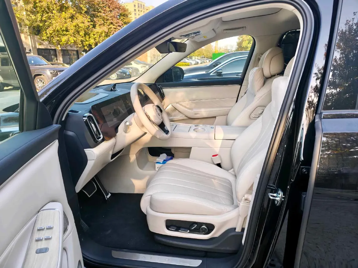 2025 AITO AITO M8 REEV 160HP REEV 37KWH,autocango,china used car exporter,china ev exporter,chinese used car exporter,chinese used ev exporter