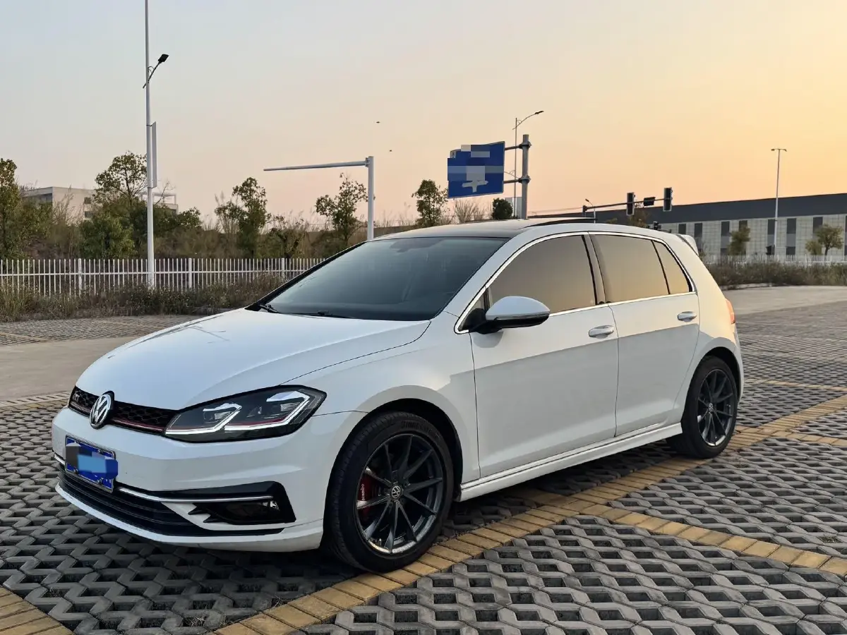 2018 Volkswagen Golf 1.4T 131HP L4 7DCT 2018 Volkswagen Golf 1.4T 131HP L4 7DCT