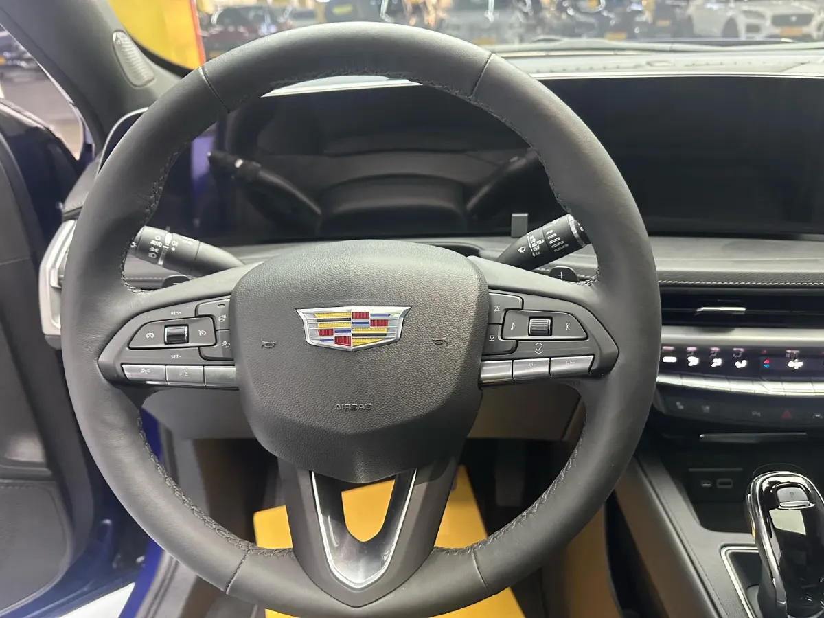 2024 Cadillac XT4 2.0T 237HP L4 9AT,autocango,china used car exporter,china ev exporter,chinese used car exporter,chinese used ev exporter