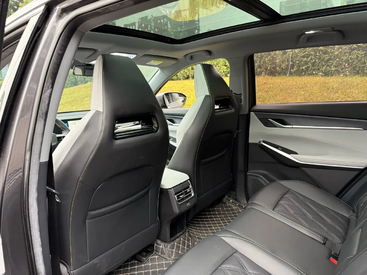 2023 ChangAn CS75 Plus 1.5T 188HP L4 8AT,autocango,china used car exporter,china ev exporter,chinese used car exporter,chinese used ev exporter