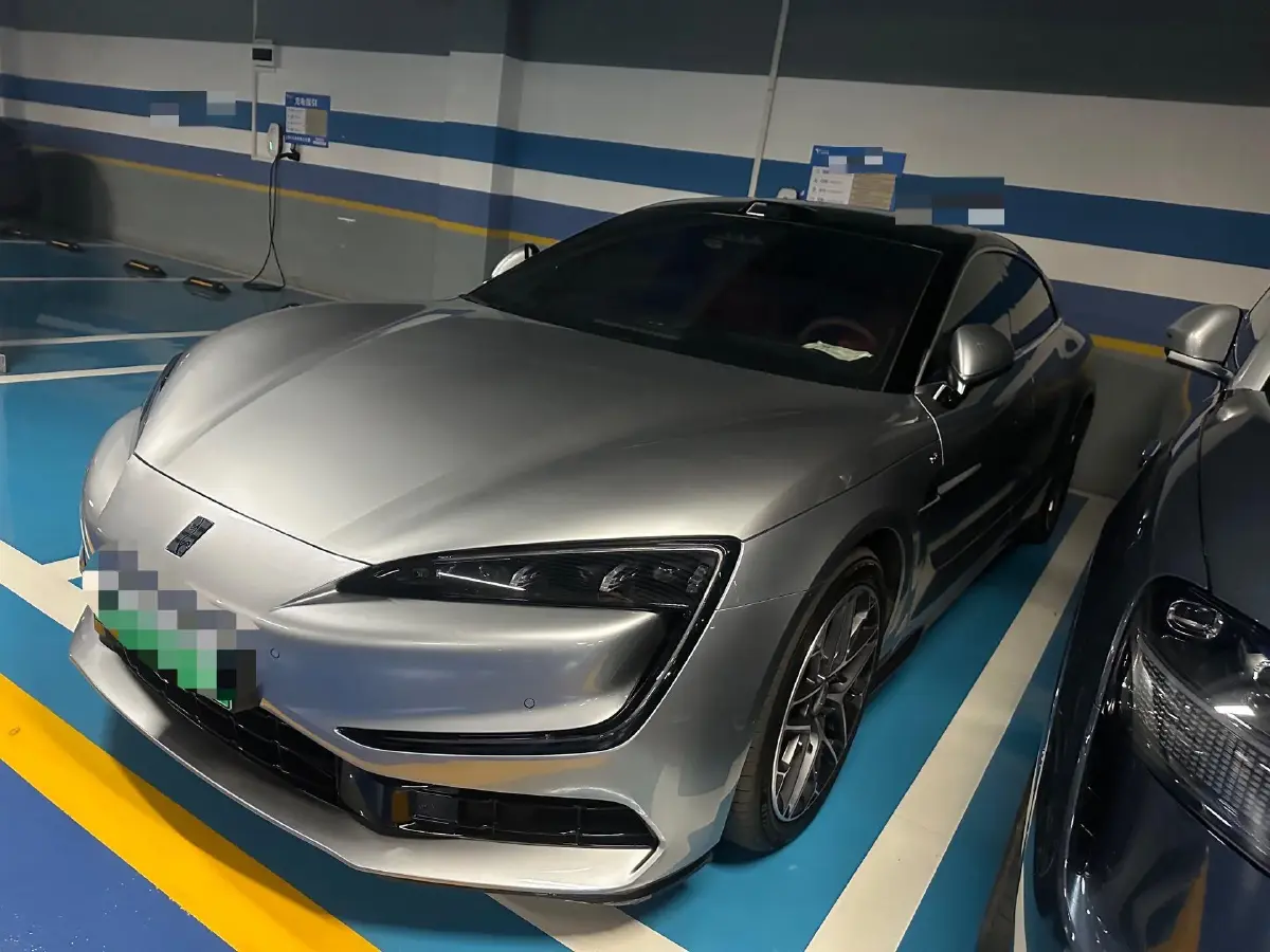 2025 YangWang U7 2.0T 245HP H4 E-CVT PHEV