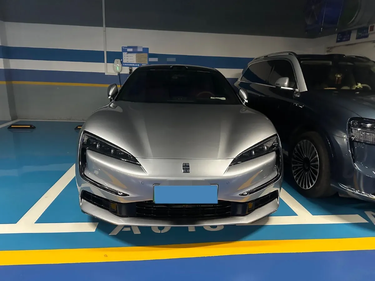 2025 YangWang U7 2.0T 245HP H4 E-CVT PHEV,autocango,china used car exporter,china ev exporter,chinese used car exporter,chinese used ev exporter