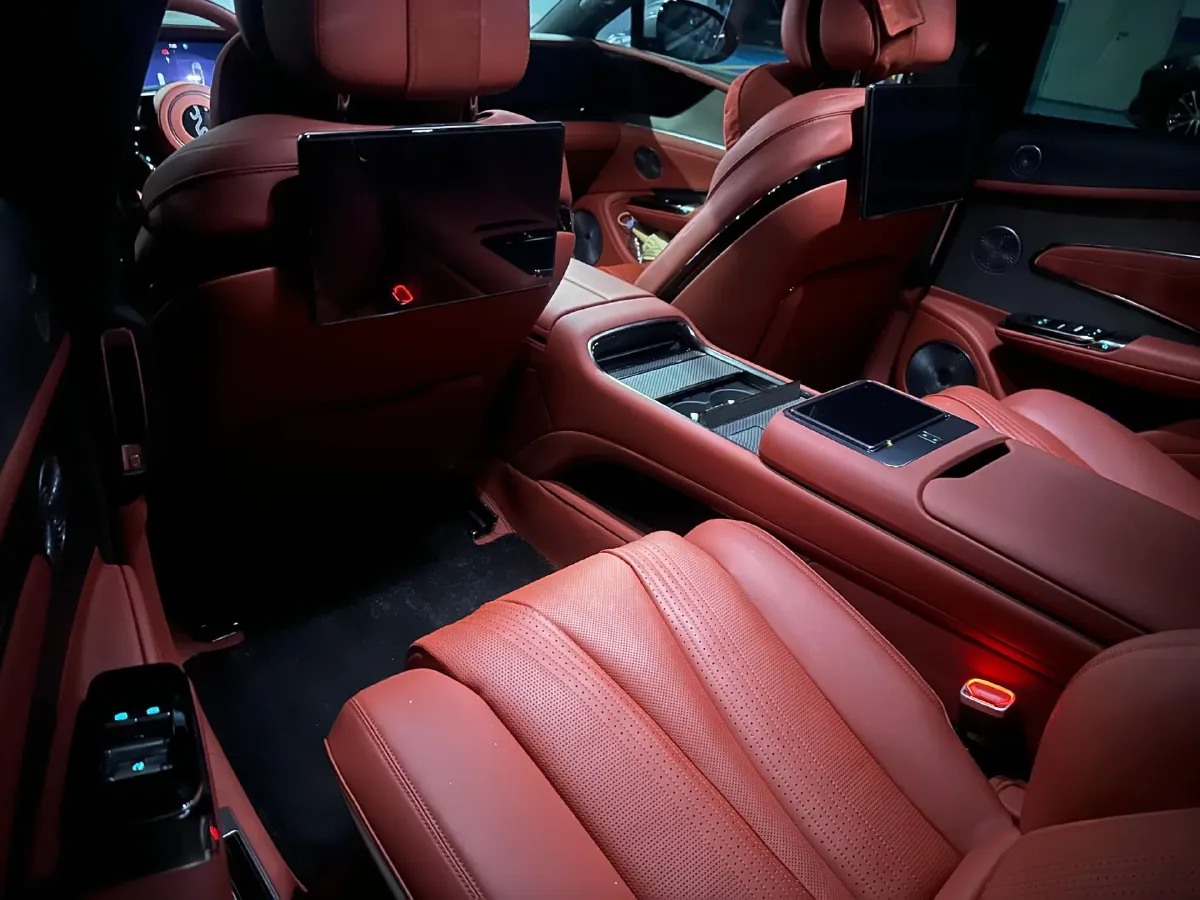 2025 YangWang U7 2.0T 245HP H4 E-CVT PHEV,autocango,china used car exporter,china ev exporter,chinese used car exporter,chinese used ev exporter