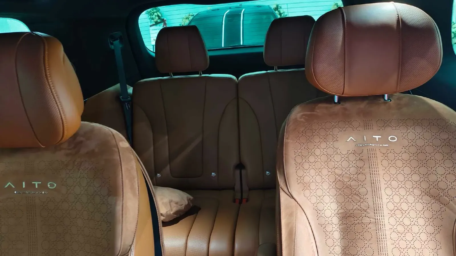 2024 AITO AITO M9 1.5T 152HP L4 REEV 42KWH,autocango,china used car exporter,china ev exporter,chinese used car exporter,chinese used ev exporter