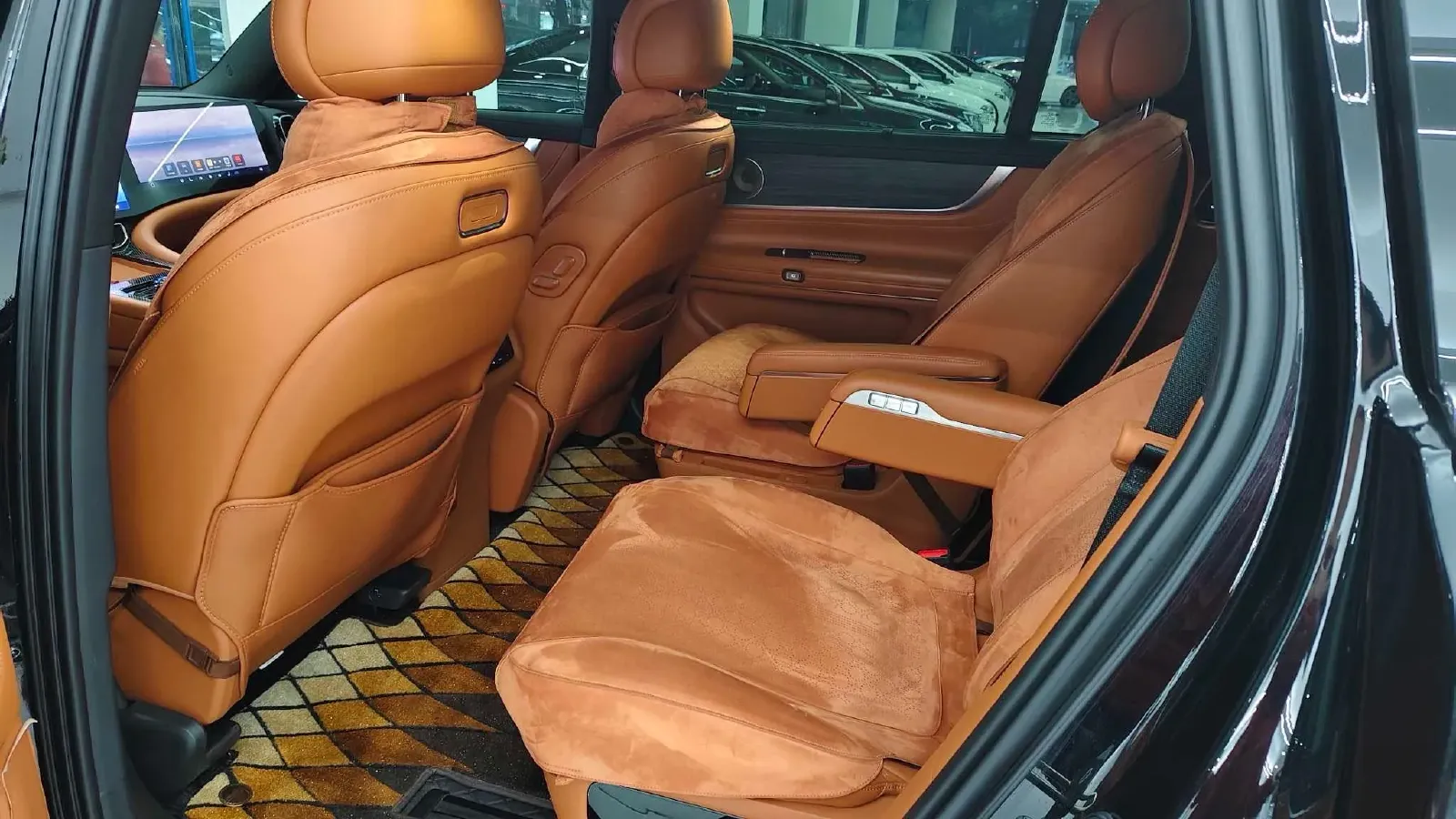 2024 AITO AITO M9 1.5T 152HP L4 REEV 42KWH,autocango,china used car exporter,china ev exporter,chinese used car exporter,chinese used ev exporter