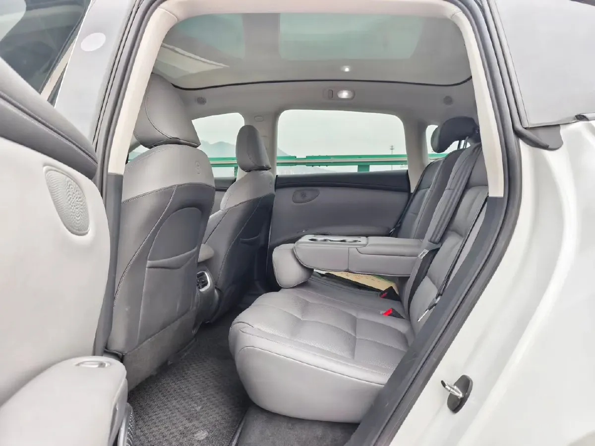 2023 IM LS6 BEV 71KWH,autocango,china used car exporter,china ev exporter,chinese used car exporter,chinese used ev exporter