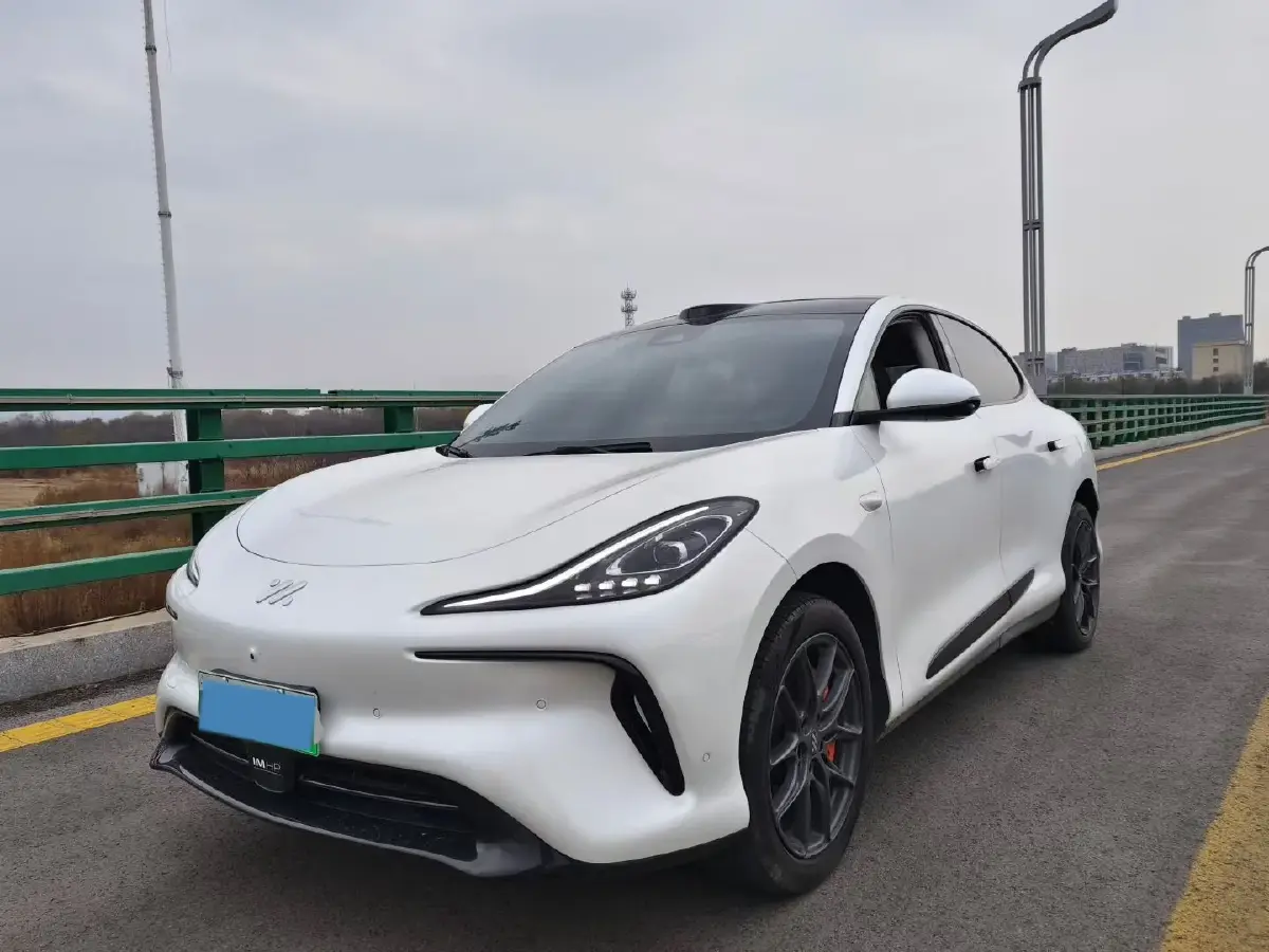 2023 IM LS6 BEV 71KWH