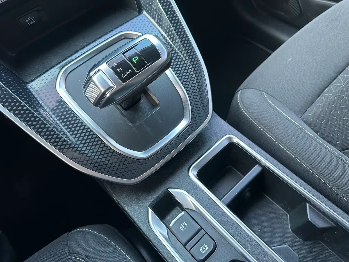 2021 Haval M6 1.5T 150HP L4 7DCT,autocango,china used car exporter,china ev exporter,chinese used car exporter,chinese used ev exporter