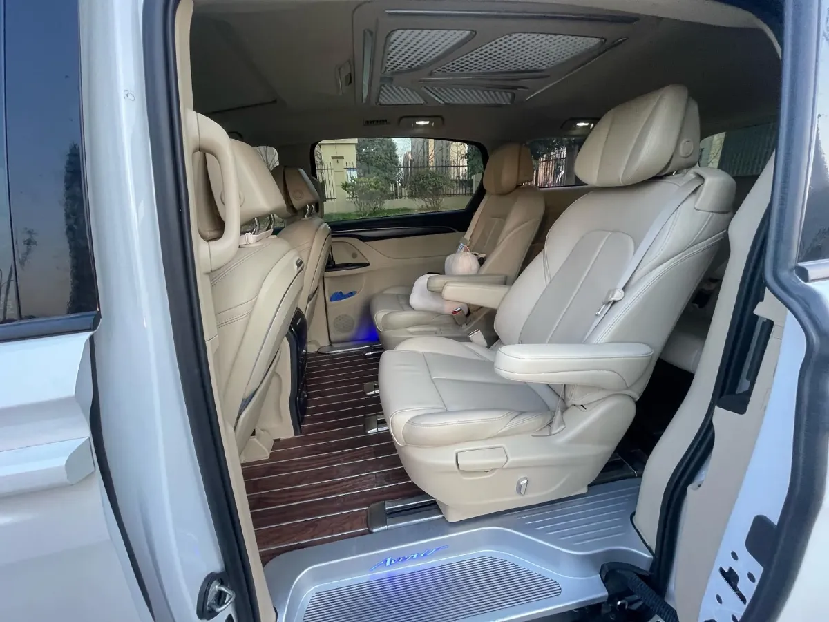 2022 Buick GL8 2.0T 237HP L4 9AT,autocango,china used car exporter,china ev exporter,chinese used car exporter,chinese used ev exporter