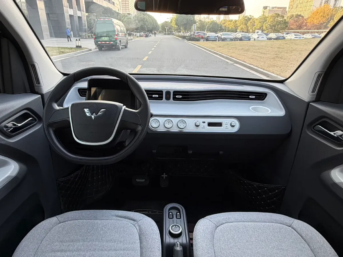 2021 WuLing HongGuang MINI EV BEV 13.9KWH,autocango,china used car exporter,china ev exporter,chinese used car exporter,chinese used ev exporter
