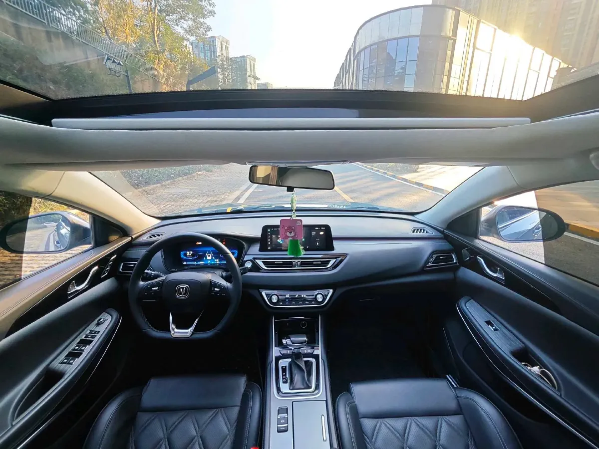 2022 ChangAn Raeton CC 1.5T 188HP L4 7DCT,autocango,china used car exporter,china ev exporter,chinese used car exporter,chinese used ev exporter