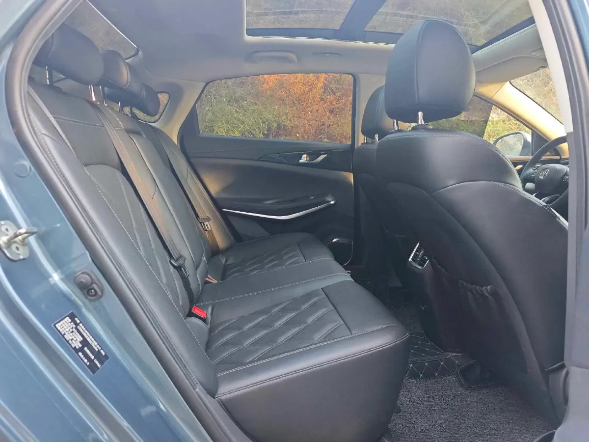 2022 ChangAn Raeton CC 1.5T 188HP L4 7DCT,autocango,china used car exporter,china ev exporter,chinese used car exporter,chinese used ev exporter