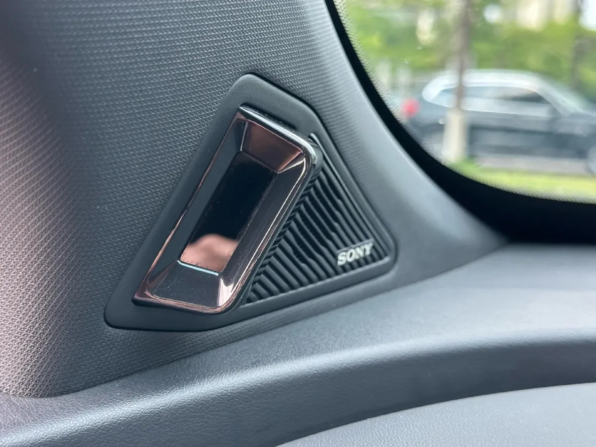 2022 ChangAn UNI-T 2.0T 233HP L4 8AT,autocango,china used car exporter,china ev exporter,chinese used car exporter,chinese used ev exporter