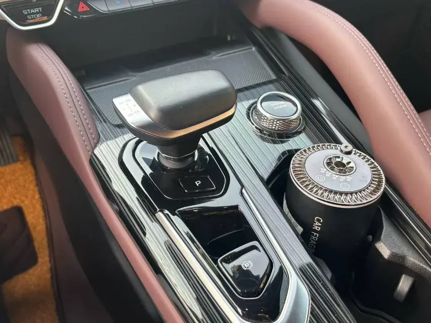 2024 Geely Monjaro 2.0T 238HP L4 8AT,autocango,china used car exporter,china ev exporter,chinese used car exporter,chinese used ev exporter