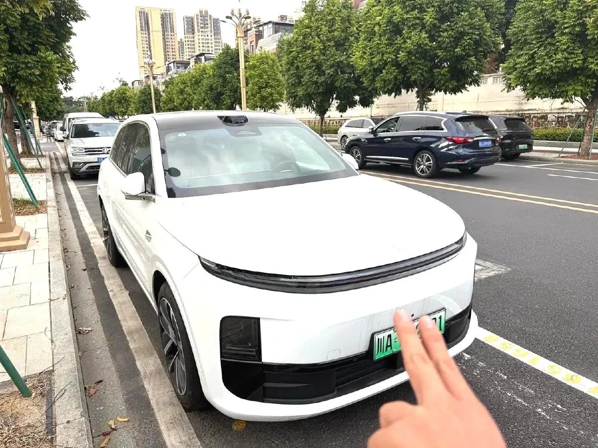 2024 Li L6 Range Extended 154HP L4 REEV 36.8KWH,autocango,china used car exporter,china ev exporter,chinese used car exporter,chinese used ev exporter