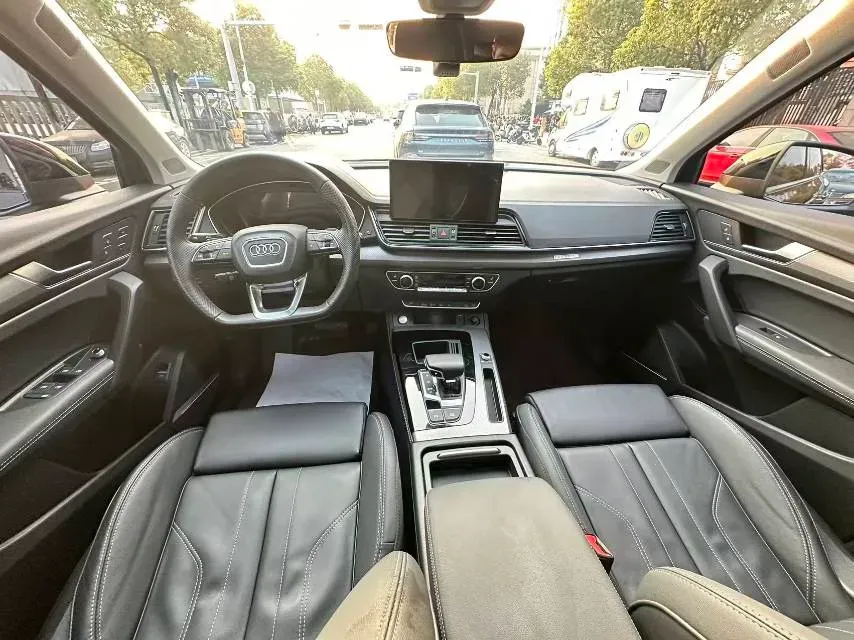 2022 Audi Q5L 2.0T 252HP L4 7DCT,autocango,china used car exporter,china ev exporter,chinese used car exporter,chinese used ev exporter