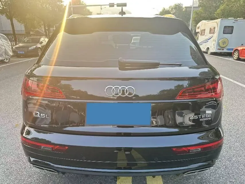 2022 Audi Q5L 2.0T 252HP L4 7DCT,autocango,china used car exporter,china ev exporter,chinese used car exporter,chinese used ev exporter