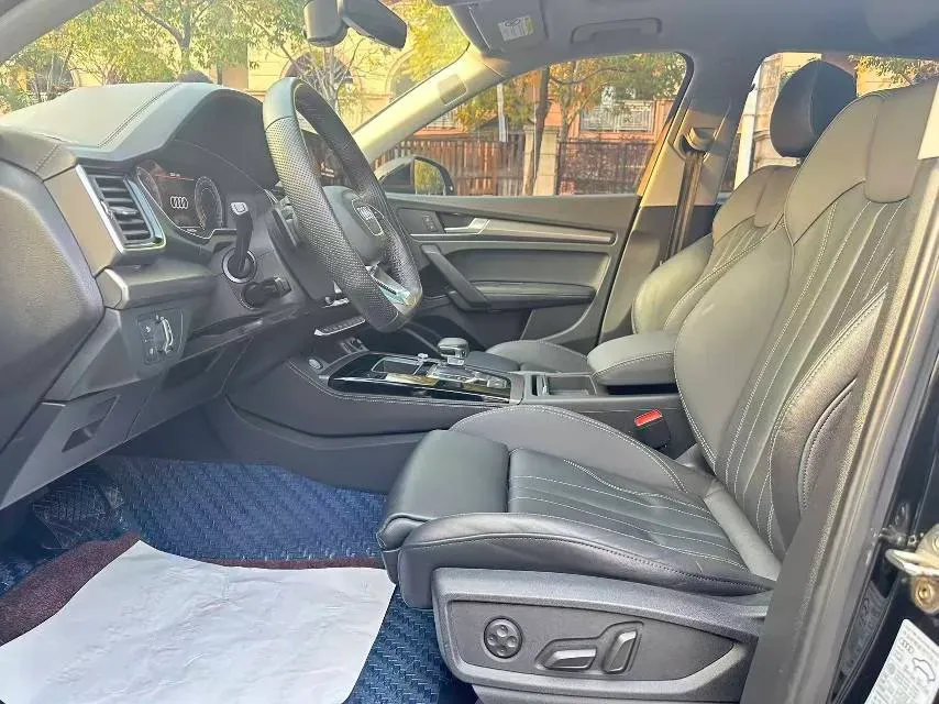 2022 Audi Q5L 2.0T 252HP L4 7DCT,autocango,china used car exporter,china ev exporter,chinese used car exporter,chinese used ev exporter