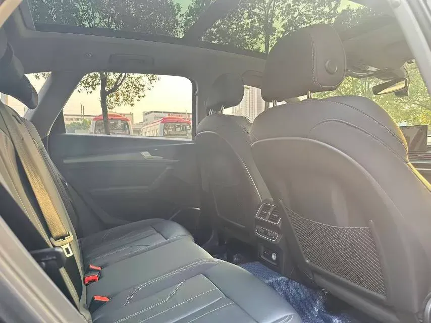2022 Audi Q5L 2.0T 252HP L4 7DCT,autocango,china used car exporter,china ev exporter,chinese used car exporter,chinese used ev exporter
