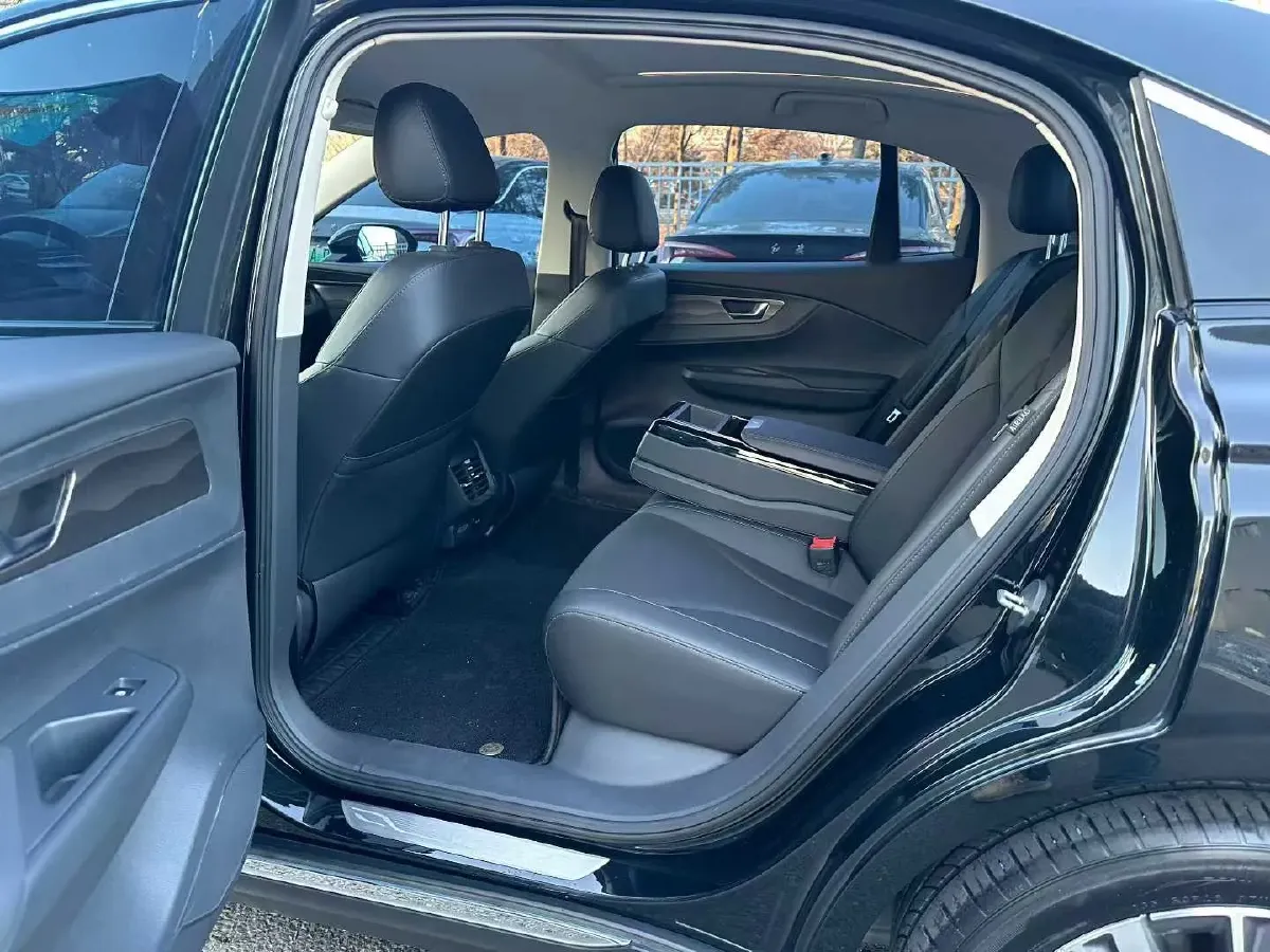 2022 HongQi E-QM5 BEV 54KWH,autocango,china used car exporter,china ev exporter,chinese used car exporter,chinese used ev exporter