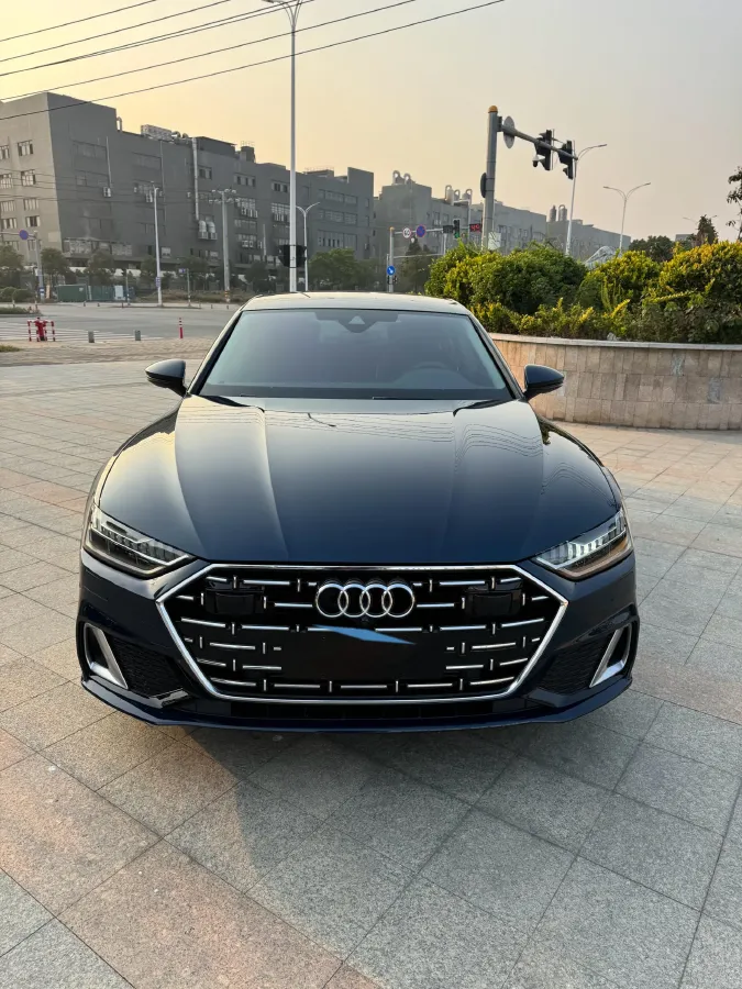 2022 Audi A7L 2.0T 245HP L4 7DCT,autocango,china used car exporter,china ev exporter,chinese used car exporter,chinese used ev exporter
