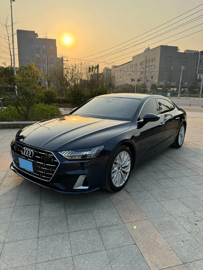 2022 Audi A7L 2.0T 245HP L4 7DCT,autocango,china used car exporter,china ev exporter,chinese used car exporter,chinese used ev exporter