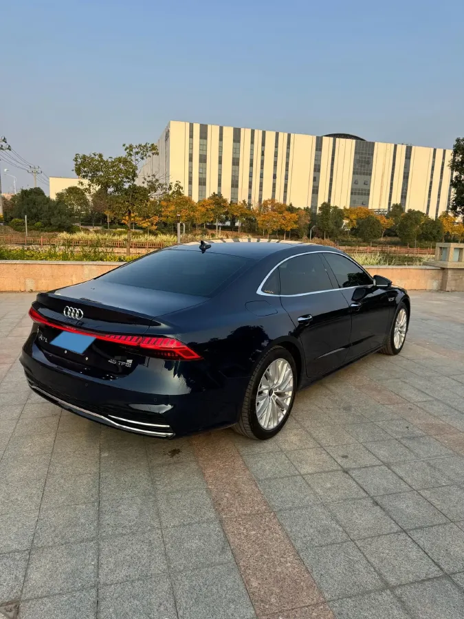 2022 Audi A7L 2.0T 245HP L4 7DCT,autocango,china used car exporter,china ev exporter,chinese used car exporter,chinese used ev exporter