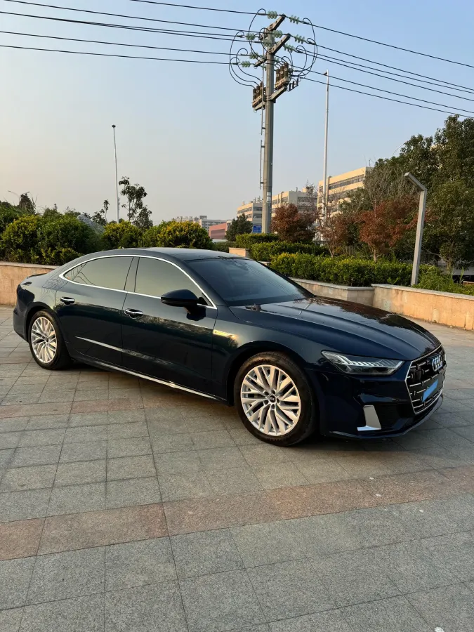 2022 Audi A7L 2.0T 245HP L4 7DCT,autocango,china used car exporter,china ev exporter,chinese used car exporter,chinese used ev exporter
