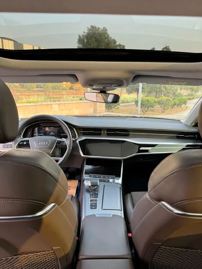 2022 Audi A7L 2.0T 245HP L4 7DCT,autocango,china used car exporter,china ev exporter,chinese used car exporter,chinese used ev exporter