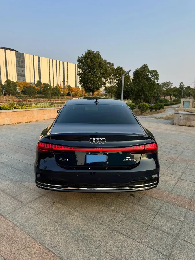 2022 Audi A7L 2.0T 245HP L4 7DCT,autocango,china used car exporter,china ev exporter,chinese used car exporter,chinese used ev exporter