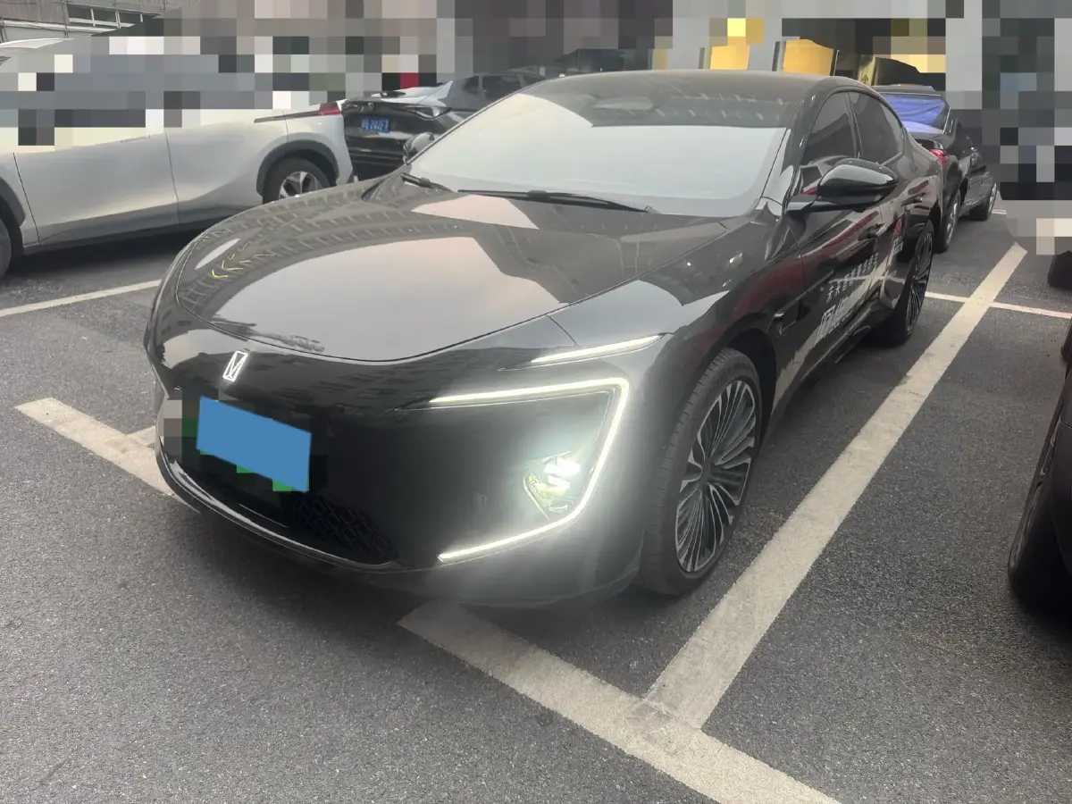 2025 Avatr 12 1.5T 156HP L4 REEV 39.05KWH