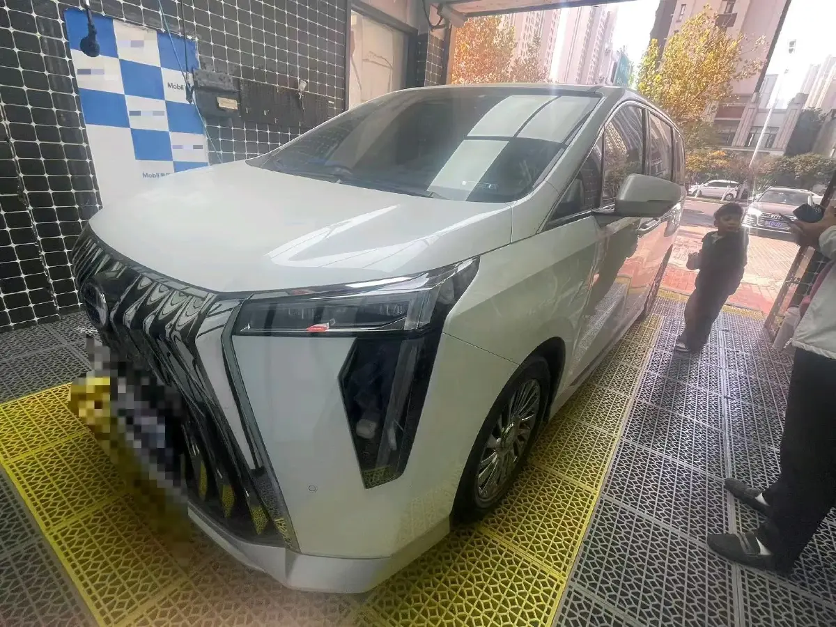 2023 GAC Trumpchi M8 2.0T 190HP L4 E-CVT Hybrid