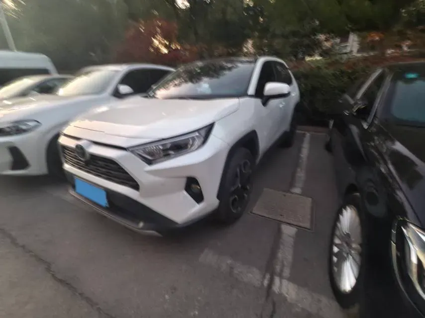 2021 Toyota RAV4 2.0L 171HP L4 CVT,autocango,china used car exporter,china ev exporter,chinese used car exporter,chinese used ev exporter