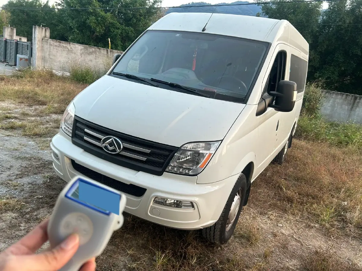 2021 MAXUS XinTu V80 2.0T 139HP L4 6MT