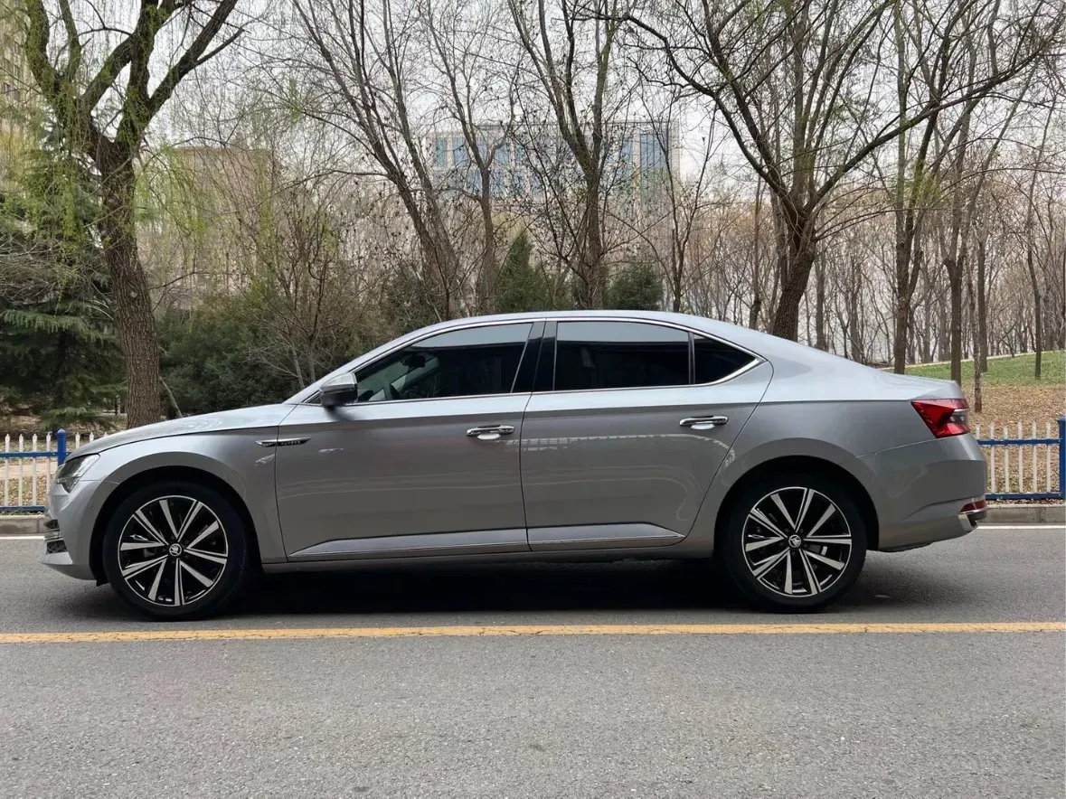 2021 Skoda Superb 1.4T 150HP L4 7DCT,autocango,china used car exporter,china ev exporter,chinese used car exporter,chinese used ev exporter