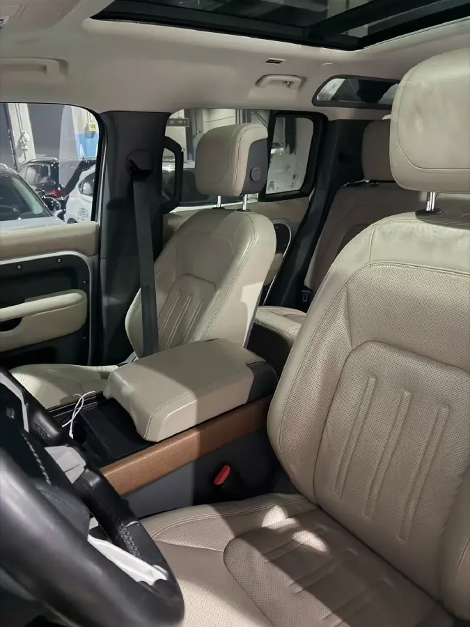 2020 Land Rover Defender 3.0T 400HP L6 8AT,autocango,china used car exporter,china ev exporter,chinese used car exporter,chinese used ev exporter