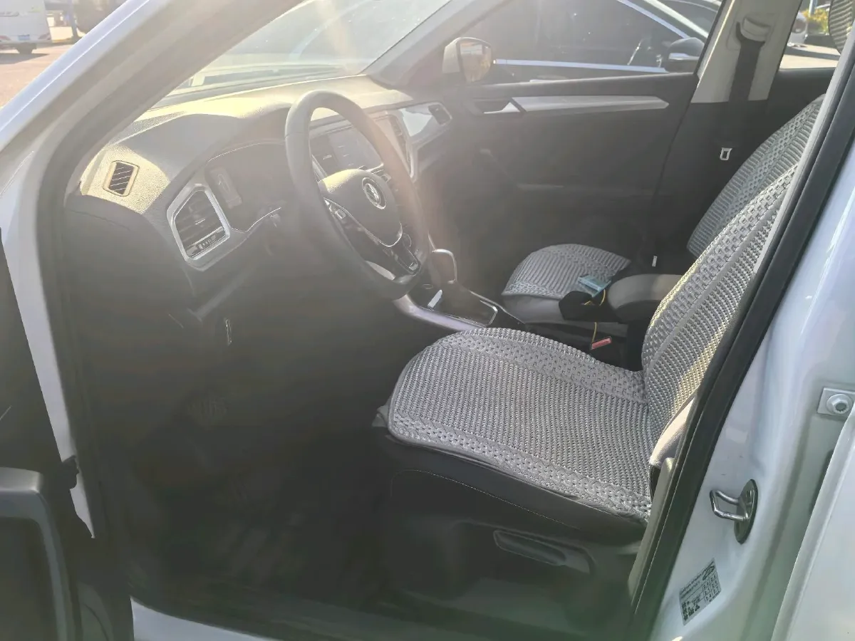 2021 Volkswagen T-Roc 1.4T 150HP L4 7DCT,autocango,china used car exporter,china ev exporter,chinese used car exporter,chinese used ev exporter