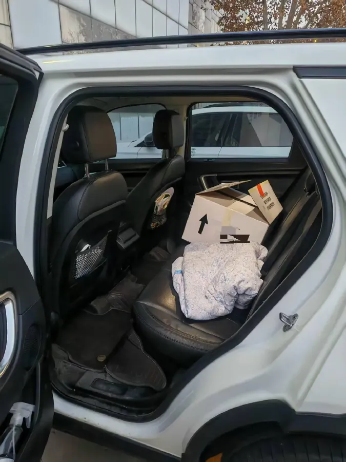 2018 Land Rover Discovery Sport 2.0T 241HP L4 9AT,autocango,china used car exporter,china ev exporter,chinese used car exporter,chinese used ev exporter