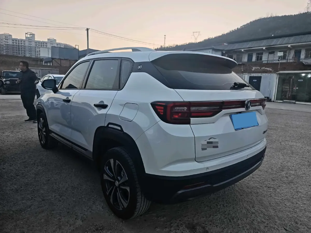 2022 ChangAn CS35 Plus 1.6L 128HP L4 5MT,autocango,china used car exporter,china ev exporter,chinese used car exporter,chinese used ev exporter