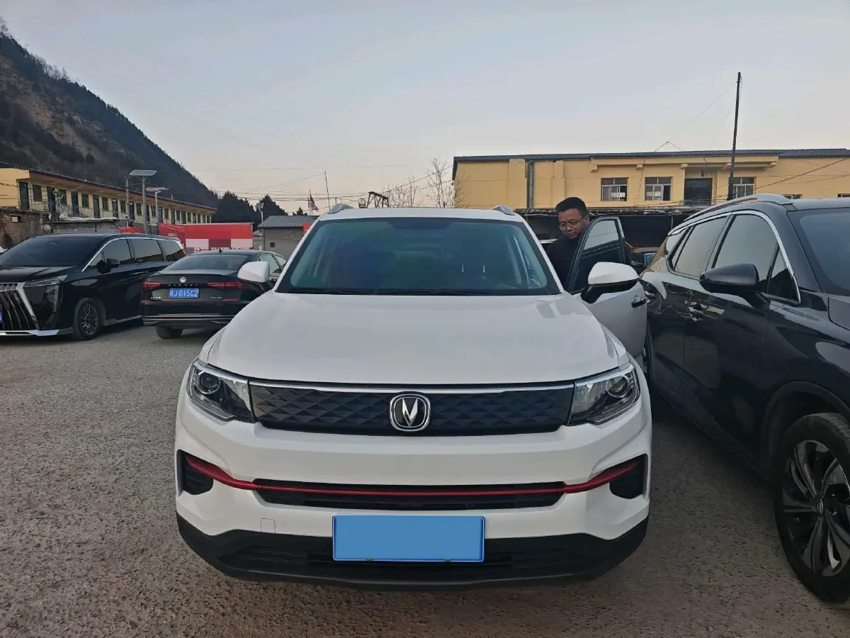 2022 ChangAn CS35 Plus 1.6L 128HP L4 5MT,autocango,china used car exporter,china ev exporter,chinese used car exporter,chinese used ev exporter